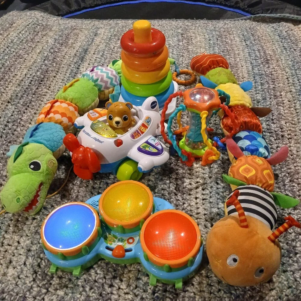 Lot of baby toys - Picture 1 of 4
